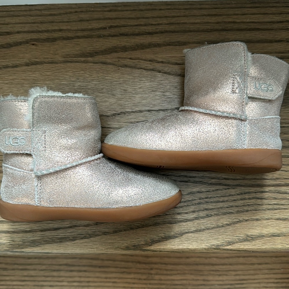 Ugg toddler Keelan Boot in sparkly pink